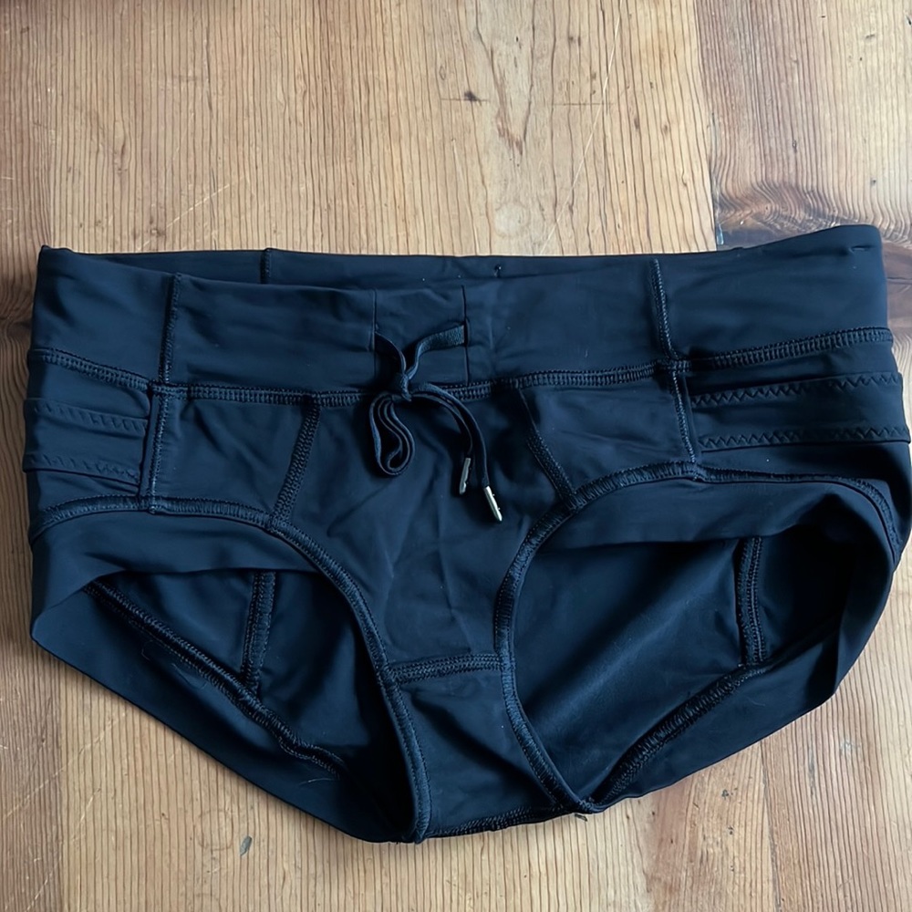 Lululemon hot yoga shorts